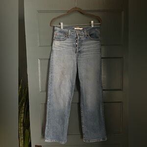 Levi’s Ribcage Straight Ankle Jeans